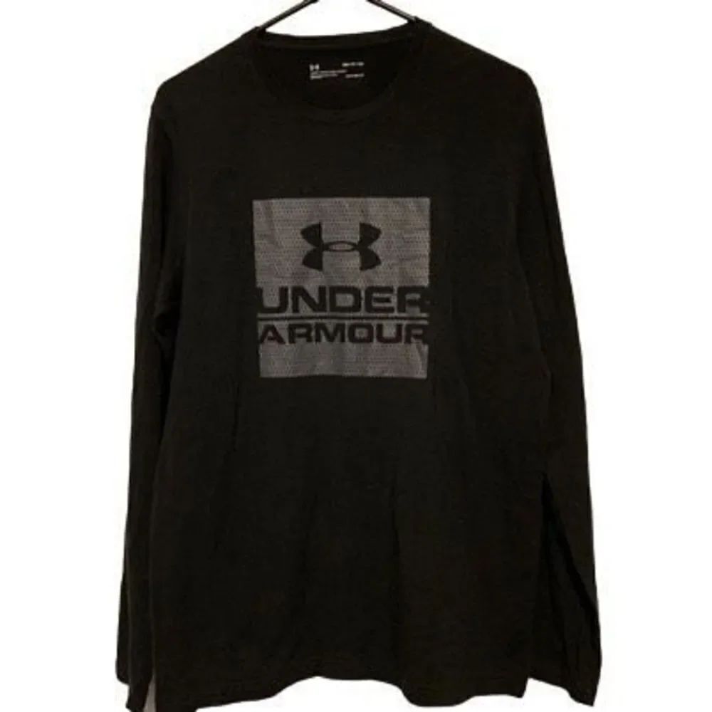 Under Armour Heatgear Loose Size Small Long Sleeved Black T-Shirt